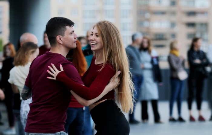 Горожане попрощаются с летом в танце Горожане попрощаются с летом в танце