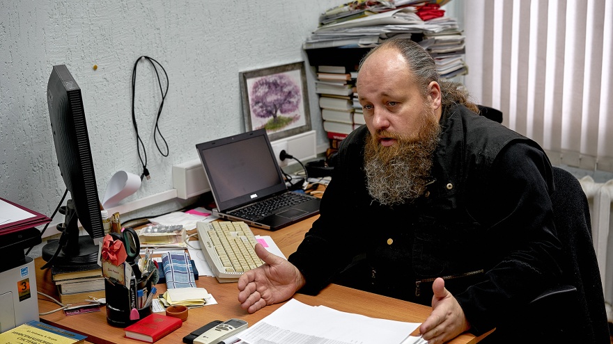 Программист в рясе: омский священник работает в политехе и помогает студенткам с замужеством