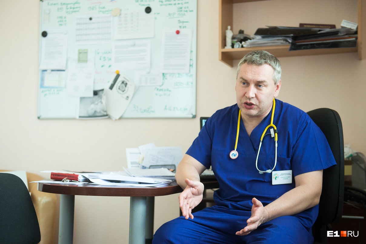 Врач-нейрохирург Алексей Сухарев помогает малышам, которые попадают с травмами в ОДКБ № 1