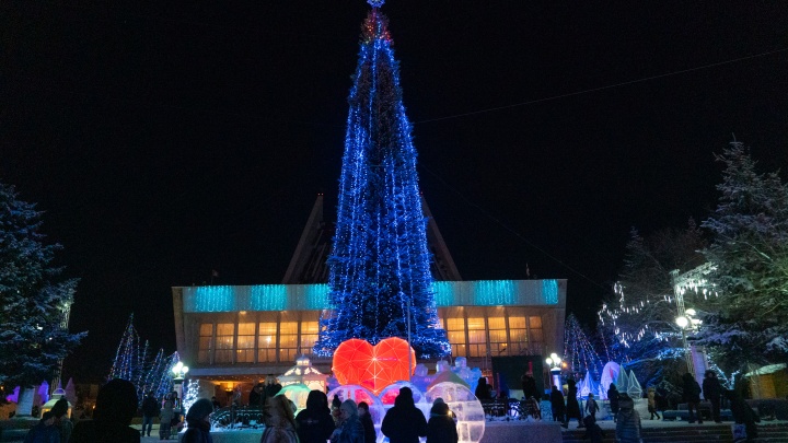 Спектакль, полумарафон и главная ёлка: куда сходить на новогодние праздники в Омске