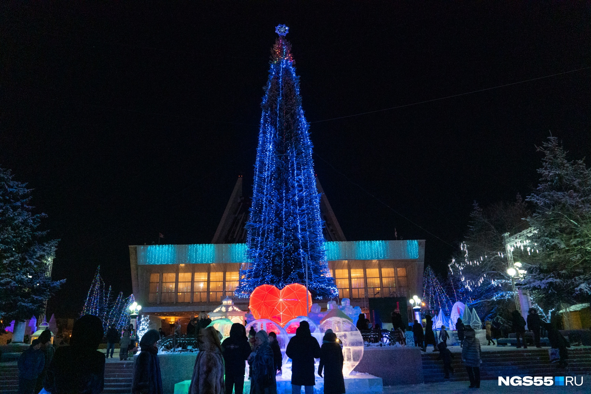Спектакль, полумарафон и главная ёлка: куда сходить на новогодние праздники в Омске