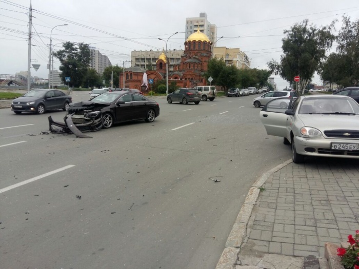 В одной из машин находился маленький ребёнок В одной из машин находился маленький ребёнок