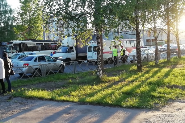 За рулём был водитель с десятилетним стажем<br> За рулём был водитель с десятилетним стажем<br>