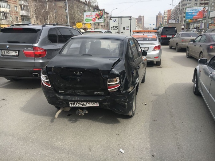 Водителю иномарки стало плохо за рулём Водителю иномарки стало плохо за рулём