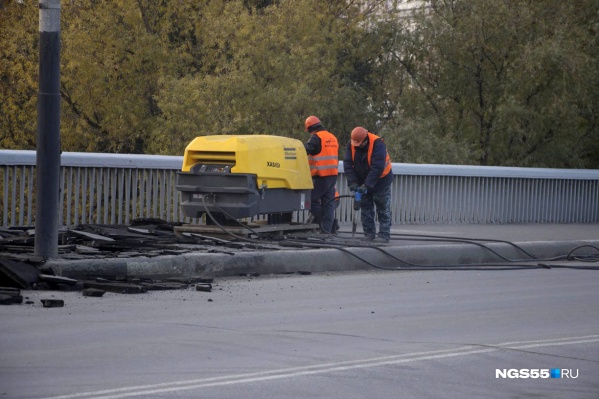 Ремонтировать мост начали в октябре прошлого года (фото из архива) Ремонтировать мост начали в октябре прошлого года (фото из архива)