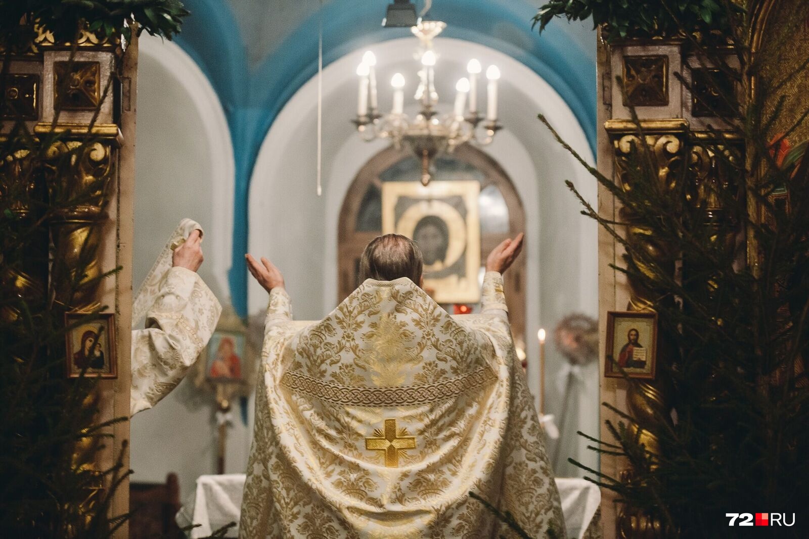 Рождество в 12 кадрах: смотрим, как верующие тюменцы встретили праздник в Знаменском соборе