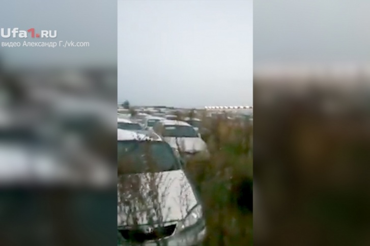 Пользователи Сети гадают, где расположена эта стоянка Пользователи Сети гадают, где расположена эта стоянка