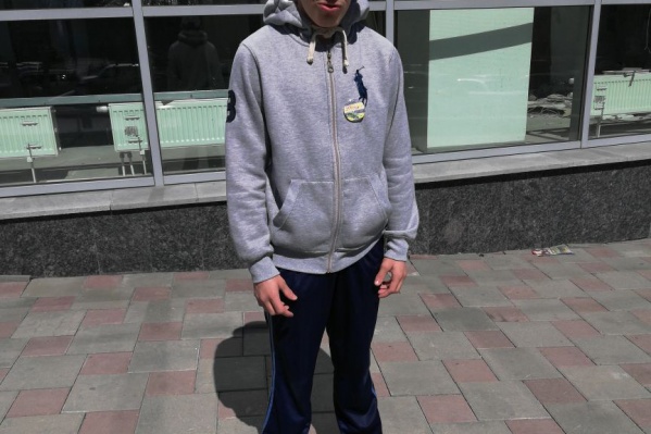 Роману 19 лет, из-за родовой травмы он страдает ДЦП Роману 19 лет, из-за родовой травмы он страдает ДЦП