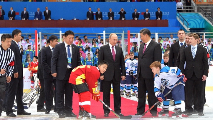 Юные хоккеисты из Башкирии выступили перед Владимиром Путиным и Си Цзиньпином