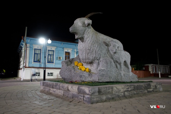 Любимейшая скульптура урюпинцев оказалась в центре скандала Любимейшая скульптура урюпинцев оказалась в центре скандала