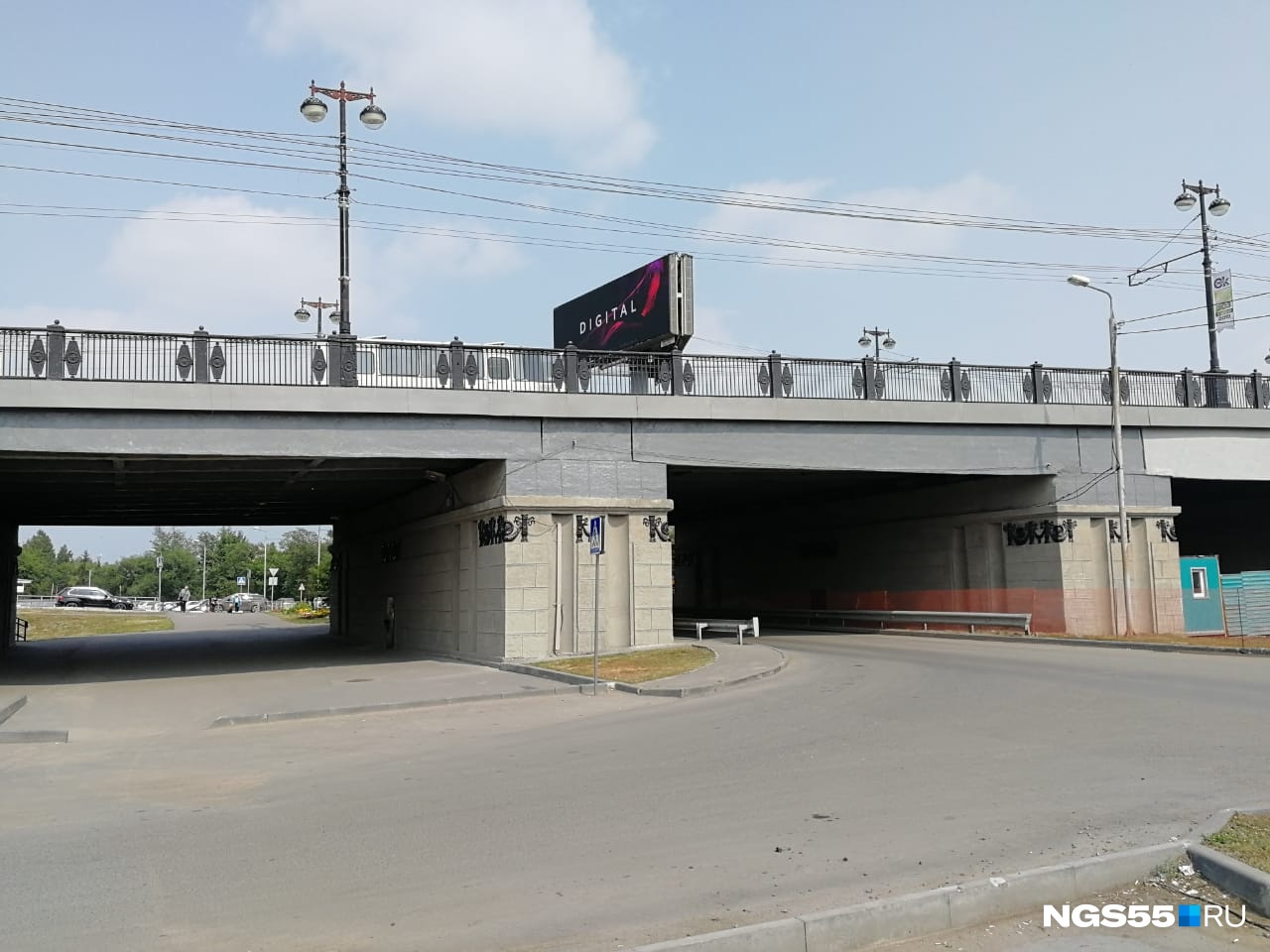 С Комсомольского моста на улицу Бударина упал 21-летний омич