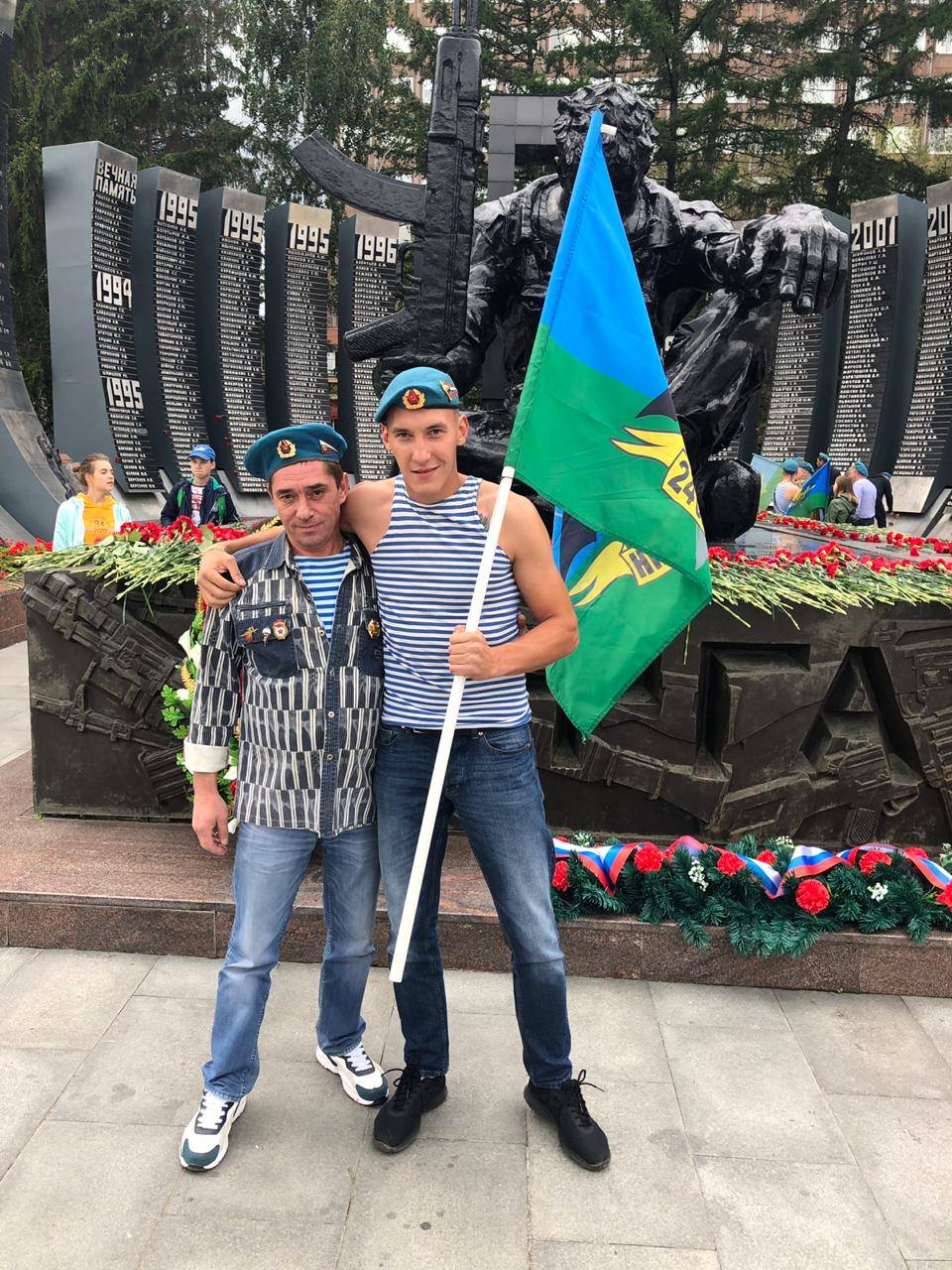 Кирилл Шулев с другом Кирилл Шулев с другом 