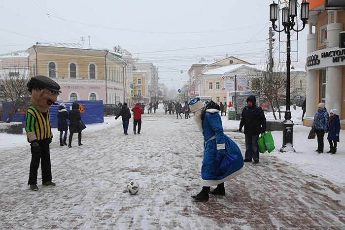 Даже ростовая кукла поучаствовала в акции Даже ростовая кукла поучаствовала в акции