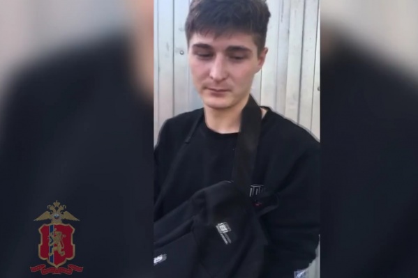 В доме он смешивал ингредиенты, из которых получал синтетический наркотик В доме он смешивал ингредиенты, из которых получал синтетический наркотик