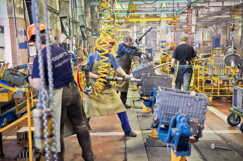 В Ярославле работников двух крупных заводов уведомили о переходе на 4-дневную рабочую неделю