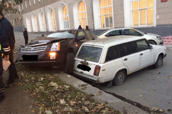В результате ДТП пострадала пассажирка «Кадиллака» В результате ДТП пострадала пассажирка «Кадиллака» 