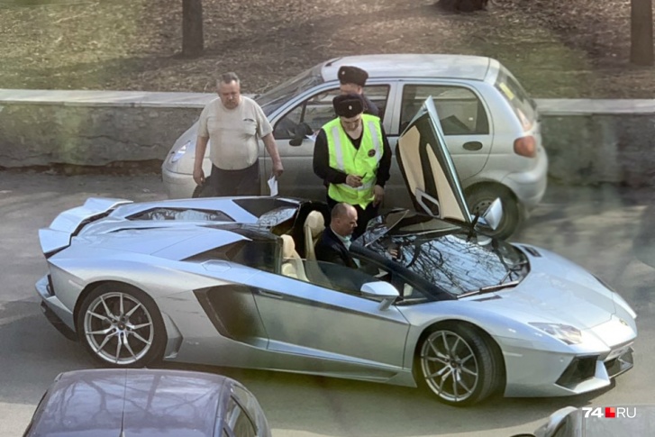 Эта Lamborghini Aventador — лишь одна из нескольких элитных машин Александра Аристова стоимостью около 20 миллионов рублей Эта Lamborghini Aventador — лишь одна из нескольких элитных машин Александра Аристова стоимостью около 20 миллионов рублей