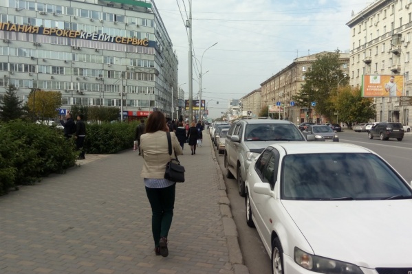 Теперь оставлять машину можно будет только в парковочных карманах Теперь оставлять машину можно будет только в парковочных карманах