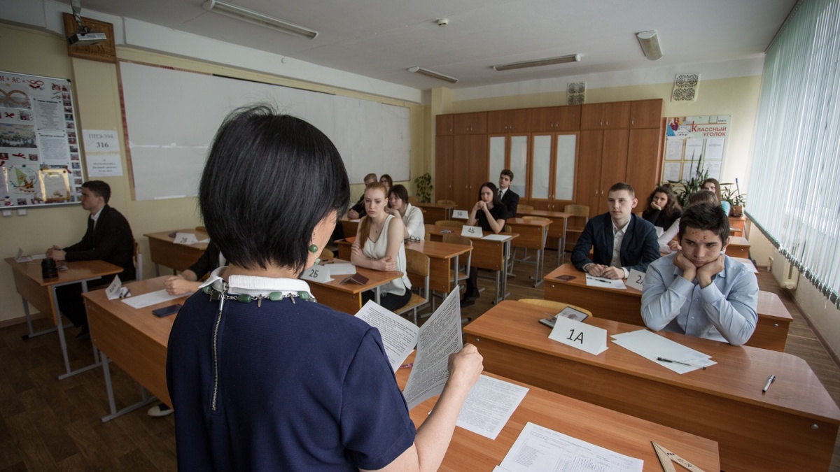 Ещё задачка: <i class="_">«В первом цилиндрическом сосуде уровень жидкости достигает
16 см. Эту жидкость перелили во второй цилиндрический сосуд, диаметр
основания которого в два раза больше диаметра основания первого. На какой
высоте будет находиться уровень жидкости во втором сосуде? Ответ выразите
в сантиметрах»</i>.