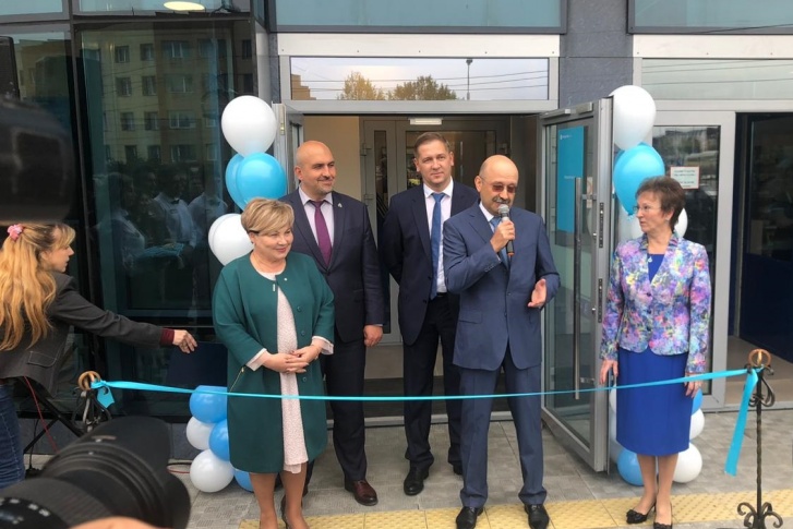 Новое отделение банка выполнено в современном формате и дизайне, которые позволяют каждому клиенту чувствовать себя максимально комфортно Новое отделение банка выполнено в современном формате и дизайне, которые позволяют каждому клиенту чувствовать себя максимально комфортно