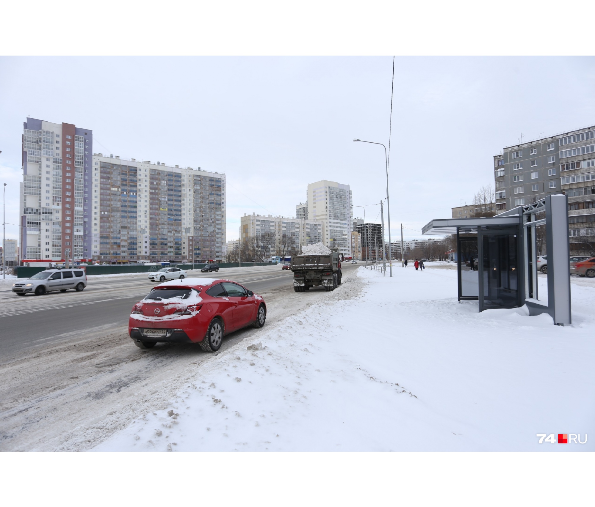 Около «Уральской фабрики мяса» на Молодогвардейцев — аналогичная картина Около «Уральской фабрики мяса» на Молодогвардейцев — аналогичная картина