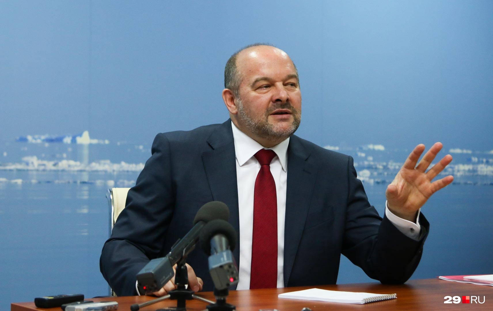 «У вас нет контакта с населением»: губернатор Игорь Орлов призвал чиновников общаться с людьми