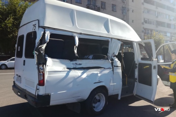 Трое пассажиров госпитализированы Трое пассажиров госпитализированы