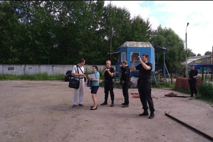 Приставы следят, чтобы с демонтажем стоянки не затягивали Приставы следят, чтобы с демонтажем стоянки не затягивали