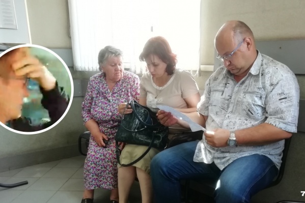 Родственники и адвокат выпускника просидели весь день на проходной управления МВД Родственники и адвокат выпускника просидели весь день на проходной управления МВД