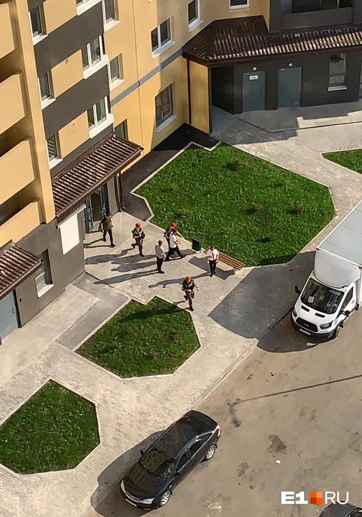 «Бил ножом в голову, шею, грудь»: в Академическом военный зарезал бывшего мужа своей супруги