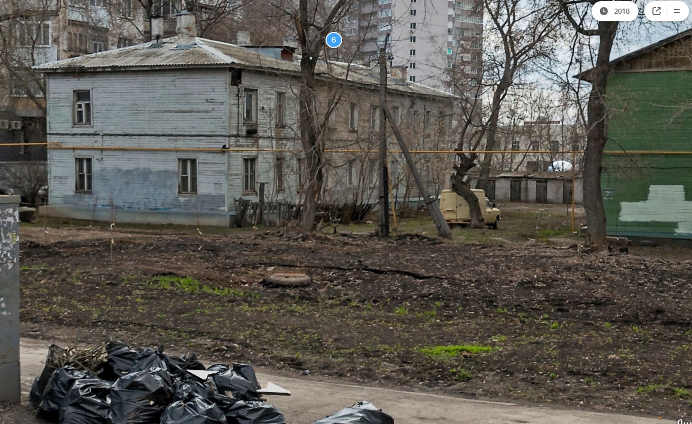 Дом и его «сосед» — ветхие Дом и его «сосед» — ветхие