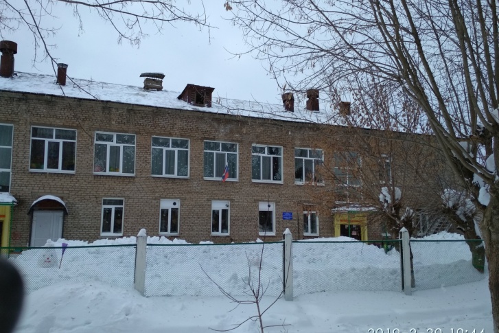Снег упал с крыши этого детского сада Снег упал с крыши этого детского сада