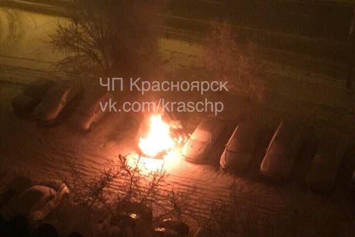 Красноярцы заметили, что за последние сутки количество загоревшихся машин резко возросло Красноярцы заметили, что за последние сутки количество загоревшихся машин резко возросло