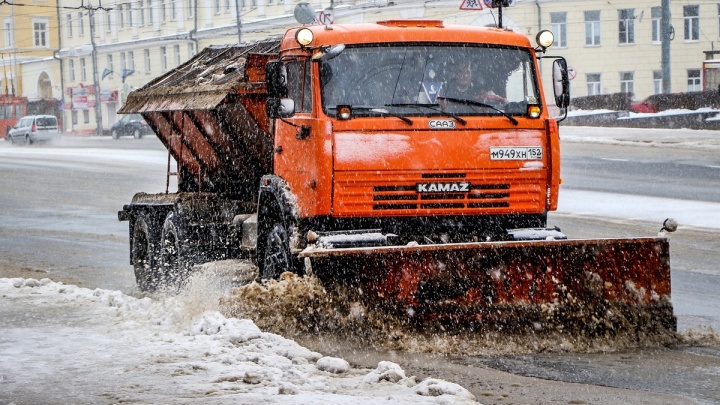 «Как в Советском Союзе». Уборка дорог в Нижнем Новгороде перейдет в муниципальные руки