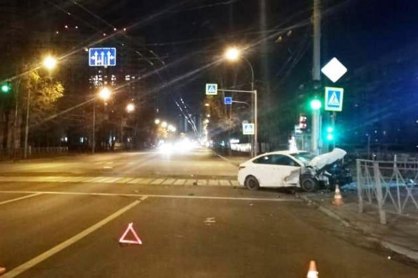 Очевидец утверждает, что к моменту приезда автоинспекторов водитель седана был без сознания Очевидец утверждает, что к моменту приезда автоинспекторов водитель седана был без сознания