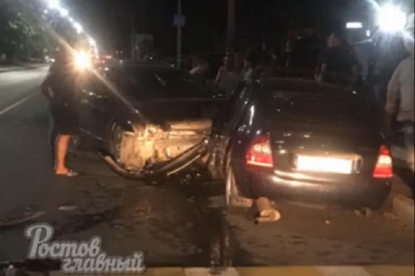 «Ниссан» вылетел на встречную полосу и врезался в «Ладу» «Ниссан» вылетел на встречную полосу и врезался в «Ладу»