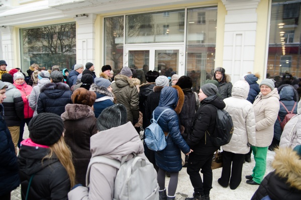 В день открытия у дверей ресторана «Все здесь» было не протолкнуться В день открытия у дверей ресторана «Все здесь» было не протолкнуться