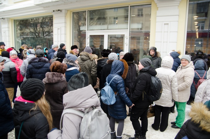 В день открытия у дверей ресторана «Все здесь» было не протолкнуться В день открытия у дверей ресторана «Все здесь» было не протолкнуться