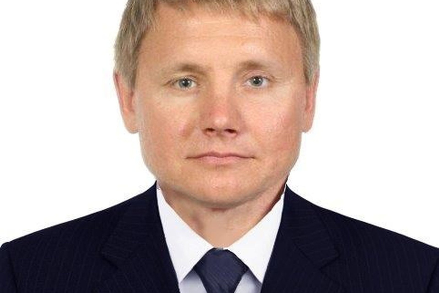 Теперь Александру Сивакову предстоит спасать «Красный Октябрь» Теперь Александру Сивакову предстоит спасать «Красный Октябрь»