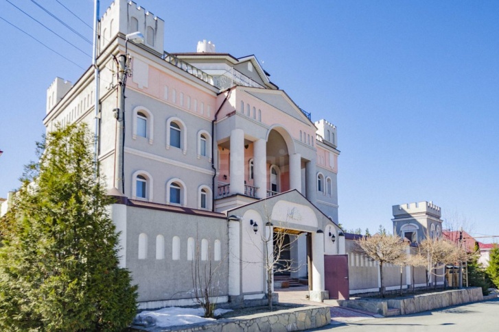 С апреля 2019 года цена на дом упала на 20 миллионов рублей