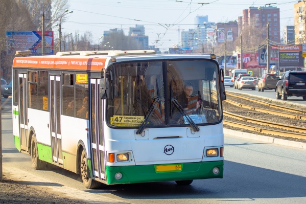 На линии работают 27 автобусов На линии работают 27 автобусов