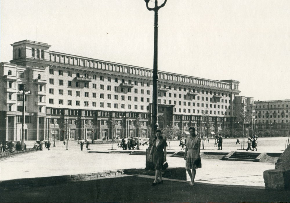 На главной площади Челябинска был свой «Елисеевский»