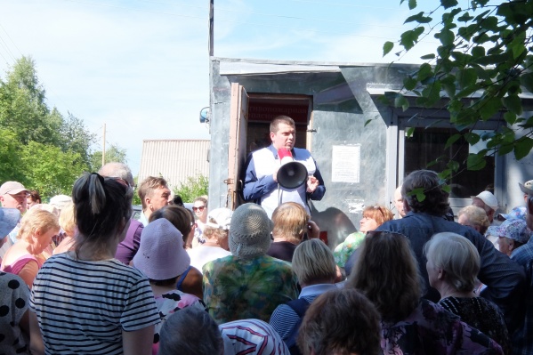 Участники «Союз садоводов» не поддерживают проведение митинга, но сами регулярно встречаются с дачниками для их информирования Участники «Союз садоводов» не поддерживают проведение митинга, но сами регулярно встречаются с дачниками для их информирования