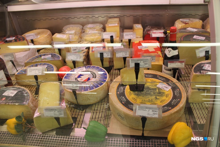 Запрещённый сыр нашли во время рейда таможни на Центральный рынок