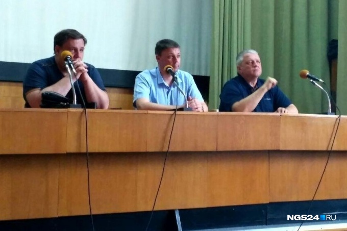 Игорь Манченко (на фото слева) — правая рука бывшего главы дептранса Дмитрия Петрова