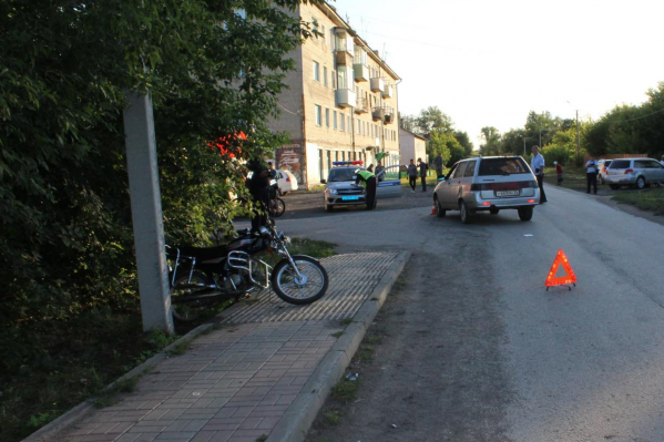 С места аварии подростка увезли в больницу, но спасти ребёнка не удалось С места аварии подростка увезли в больницу, но спасти ребёнка не удалось 