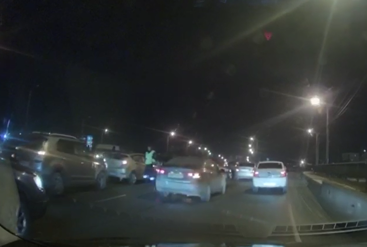 В Челябинске на мосту возле вокзала столкнулись пять автомобилей