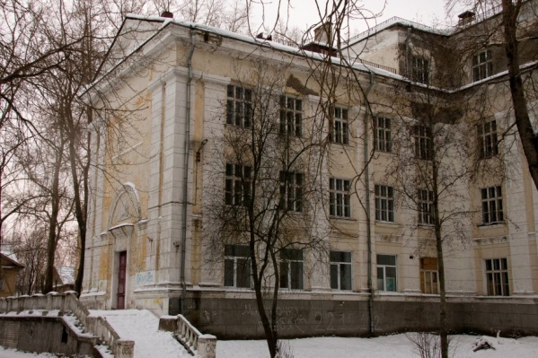 В больницу женщину доставили на скорой с подозрением на инфаркт или аневризму В больницу женщину доставили на скорой с подозрением на инфаркт или аневризму