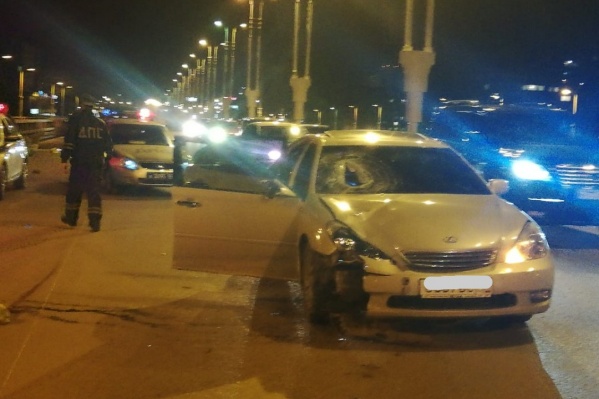 Трагическое ДТП произошло около 10 часов вечера. На метромосту в результате образовался затор Трагическое ДТП произошло около 10 часов вечера. На метромосту в результате образовался затор