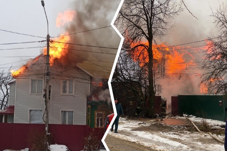 Полыхают два дома, пристроенных друг к другу Полыхают два дома, пристроенных друг к другу